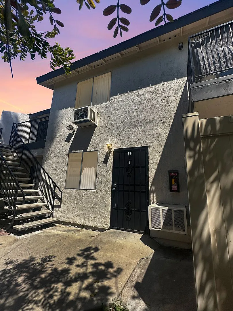 2 Bedroom, 2 Bath In Spring Valley — Photo 2