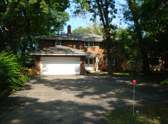 2nd image of 637 N La Grange Rd