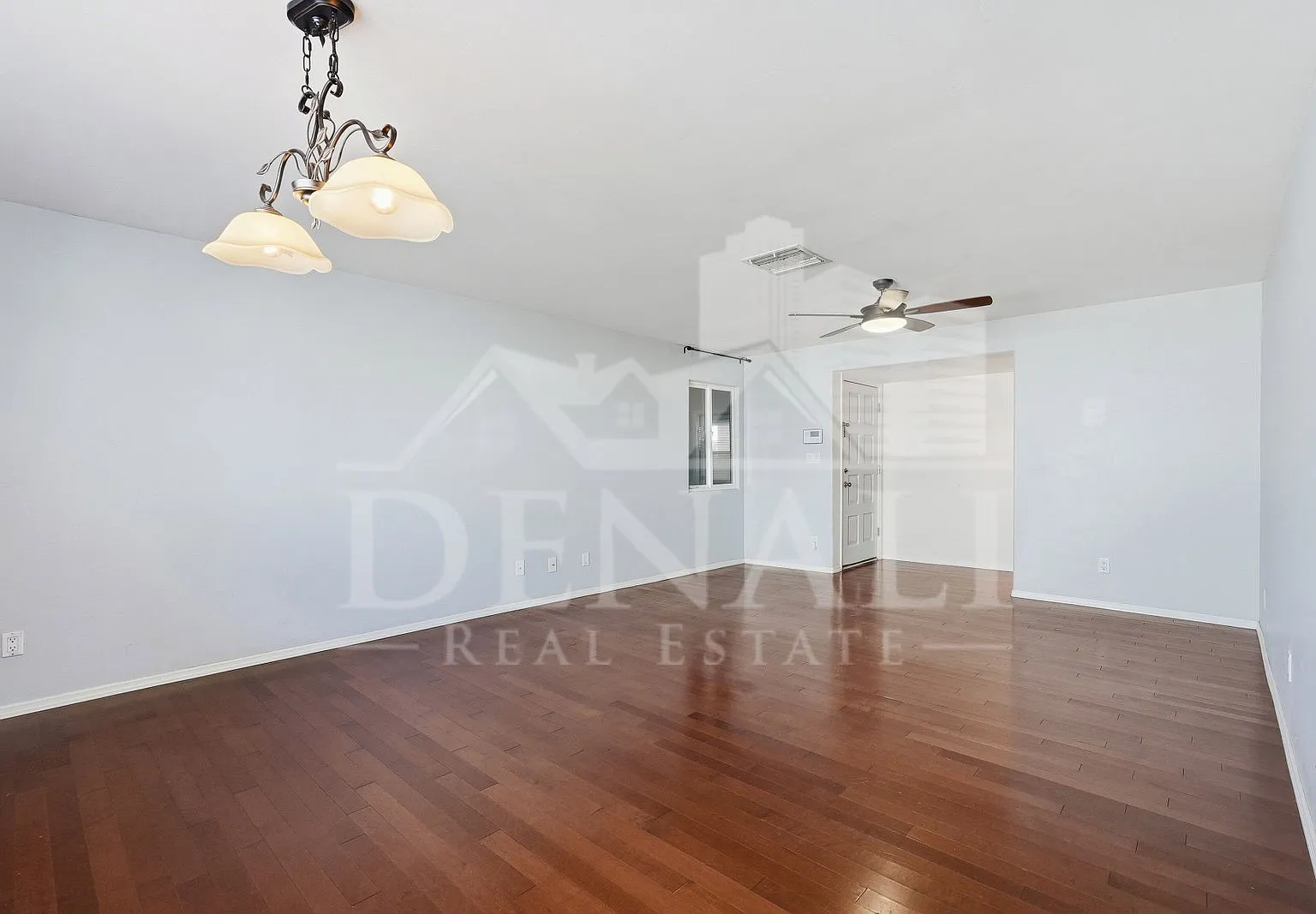 4 bed, 2.0 bath, 1584 sqft, $2,395 — Photo 4