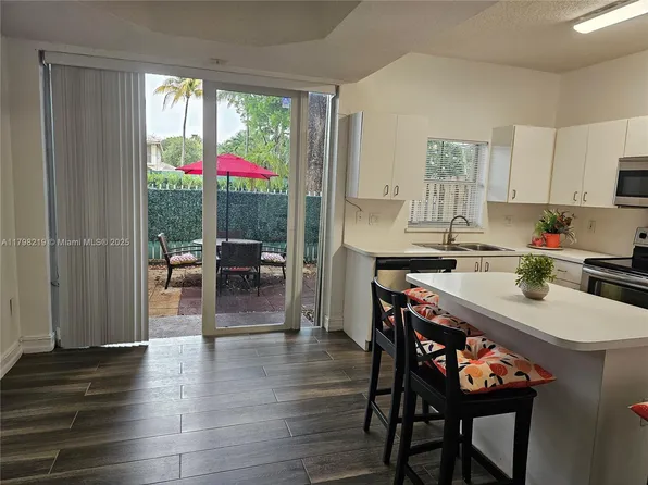 6101 NW 114th Ct APT 124, Doral, FL 33178