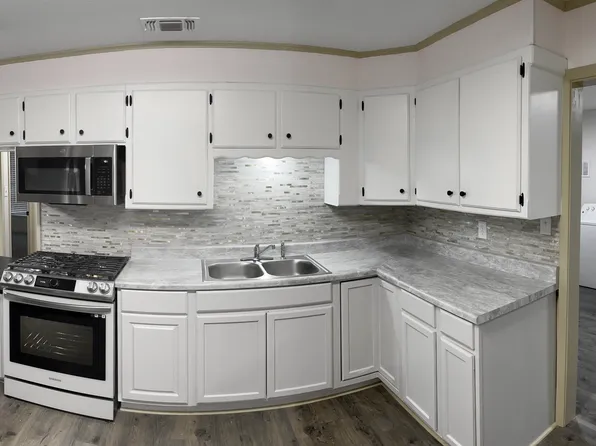 202 E Oklahoma Ave #8, Sweetwater, TX 79556