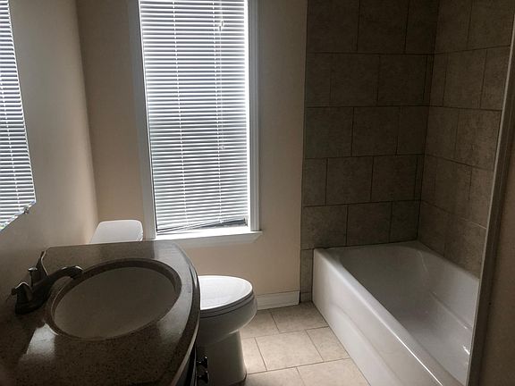 4th image of 929 16th Ave E
