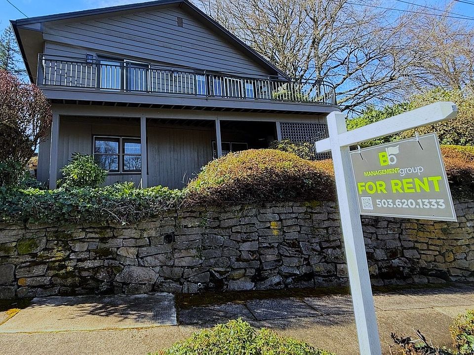 1st image of 3919 SW Mount Adams Dr