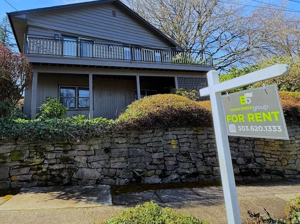 3919 SW Mount Adams Dr, Portland, OR 97239