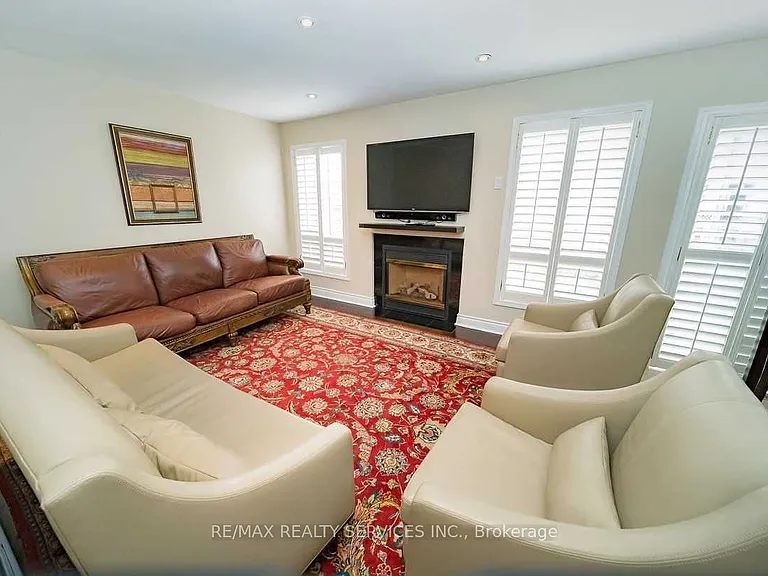 993 Huffman Cres — Photo 19