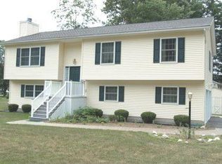42 Colonial Dr, Tillson, NY 12486