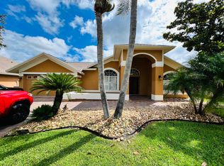 3909 Yellow Finch Ln, Lutz, FL 33558