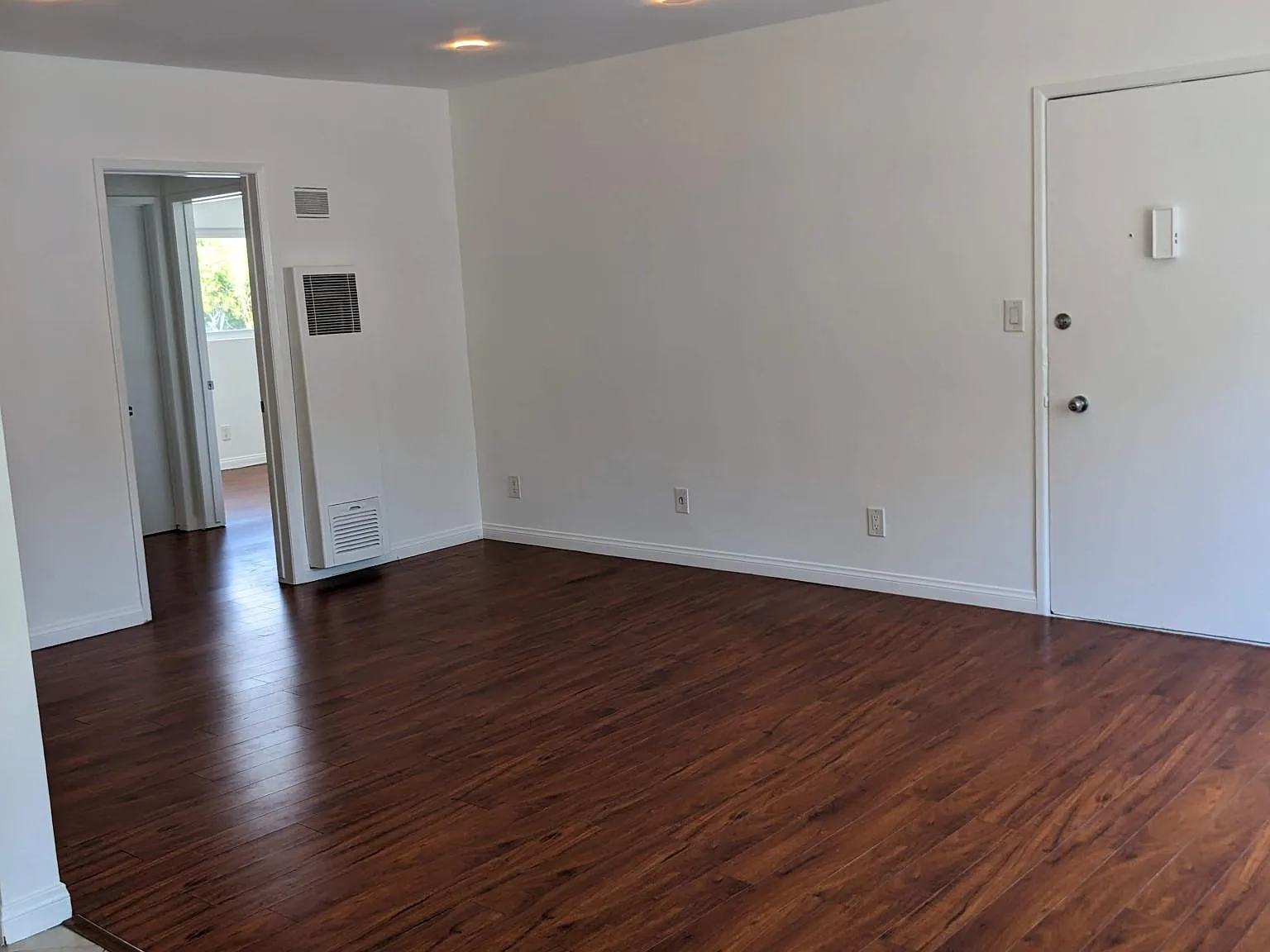2 bed, 900 sqft, $2,825 — Photo 3