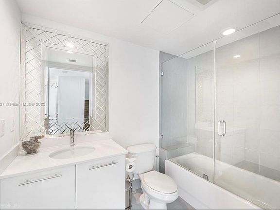 5th image of 92 SW 3rd St APT 703