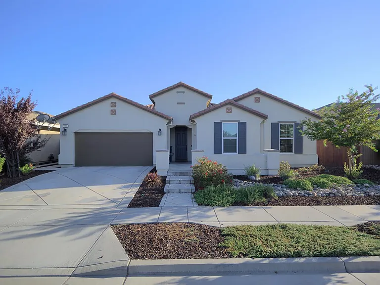 2708 Sweeney Dr — Photo 2