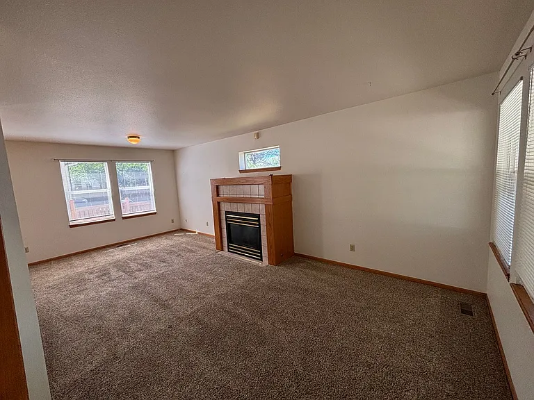 3425 Red Mountain Dr — Photo 4