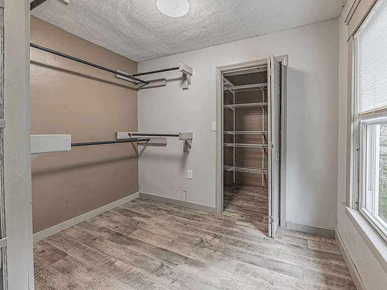 4252 Hartland Rd — Photo 23