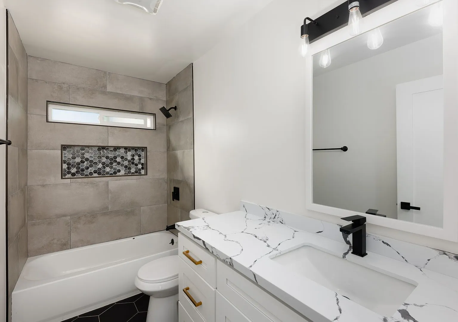 Fully Remodeled 5-Bedroom, 3-Bath Home Walking Distance to SDSU & Top Shopping Destinations — Photo 4
