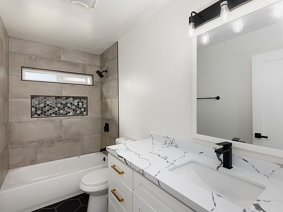 4th image of 6283.5 Lorca Dr
