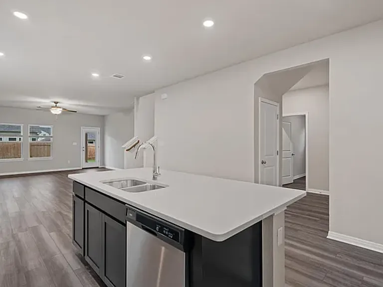 528 Loriner Way — Photo 9