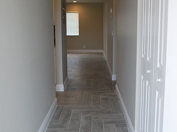 Entryway with hallway closet