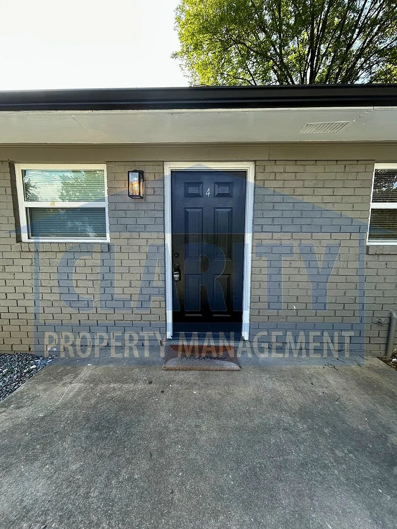 1850 Greenwood Avenue NE — Photo 2