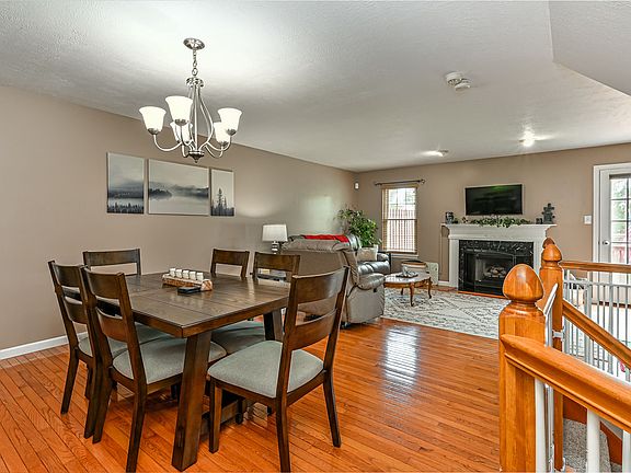 4th image of 311 Fairfax Ct
