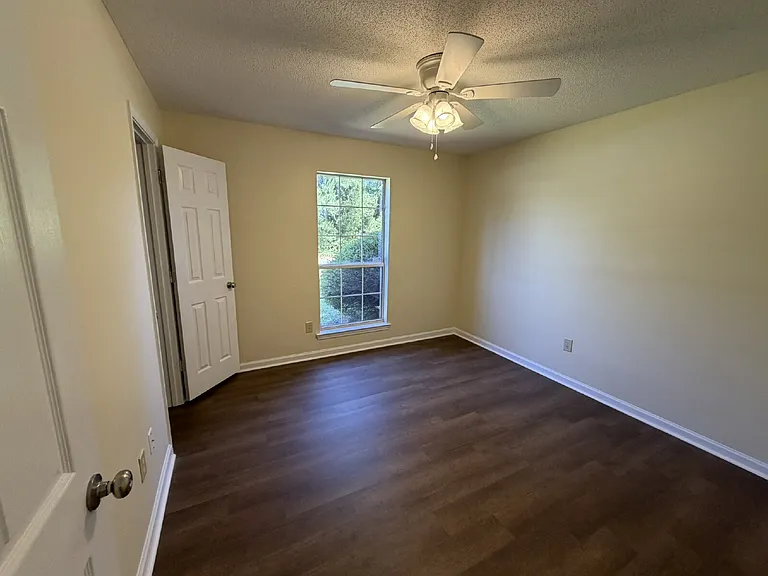 150 NE Jamey Ln — Photo 10
