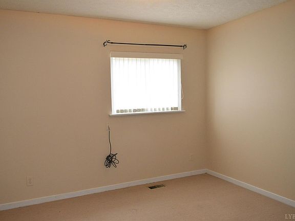 5th image of 210 E Cadbury Dr