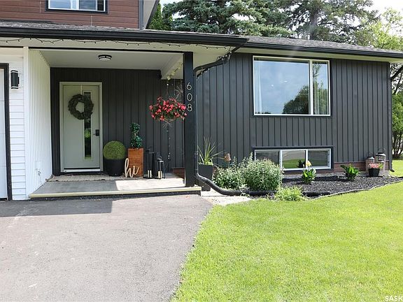 2nd image of 608 Windover AVENUE