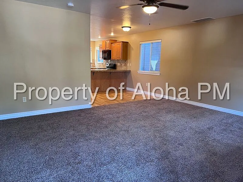 3 bed, 2.5 bath, 1320 sqft, $2,351 — Photo 3