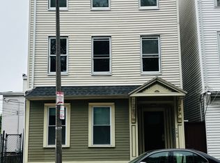 289 Chelsea St #2, Boston, MA 02128