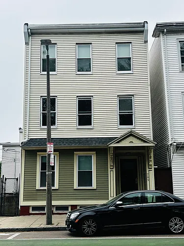 289 Chelsea St #2 Photo 1