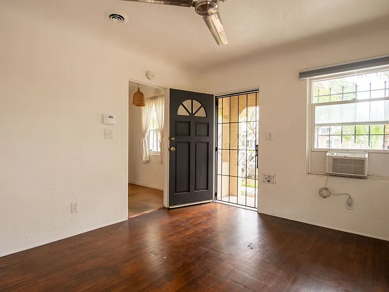 4072 Meade Ave — Photo 3