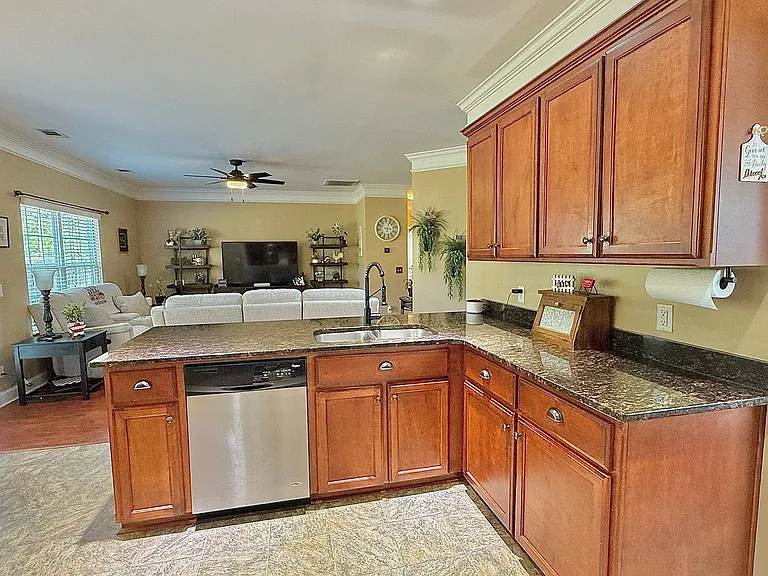 470 Briarcrest Dr NE — Photo 8