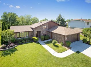 12816 S Newport Dr, Palos Park, IL 60464