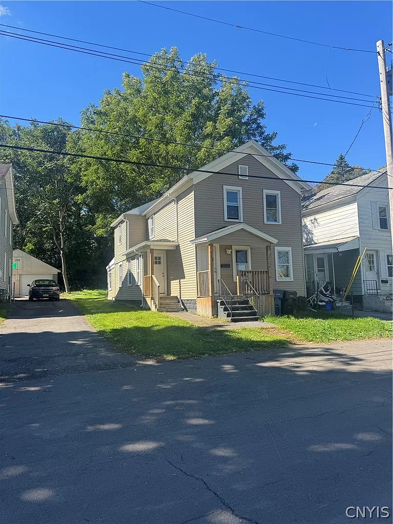 4 bed, 1.5 bath, 1644 sqft, $2,300 — Photo 1