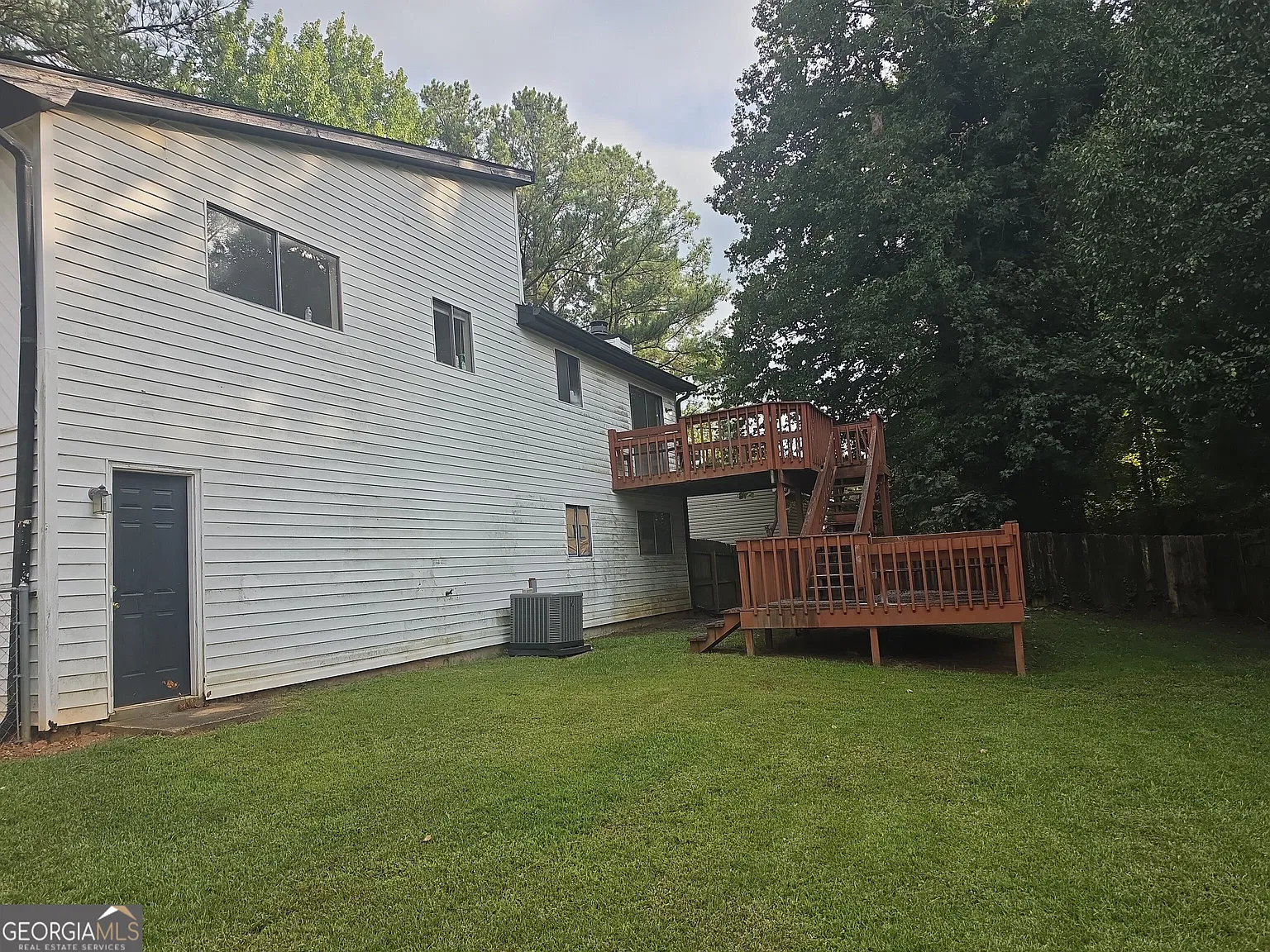 3 bed, 2.0 bath, 1290 sqft, $2,000 — Photo 2