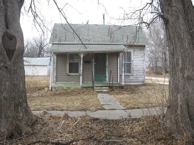 2nd image of 107 S Kansas St