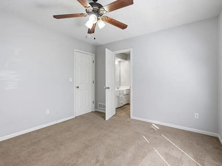 14117 Parkhill Ln — Photo 31