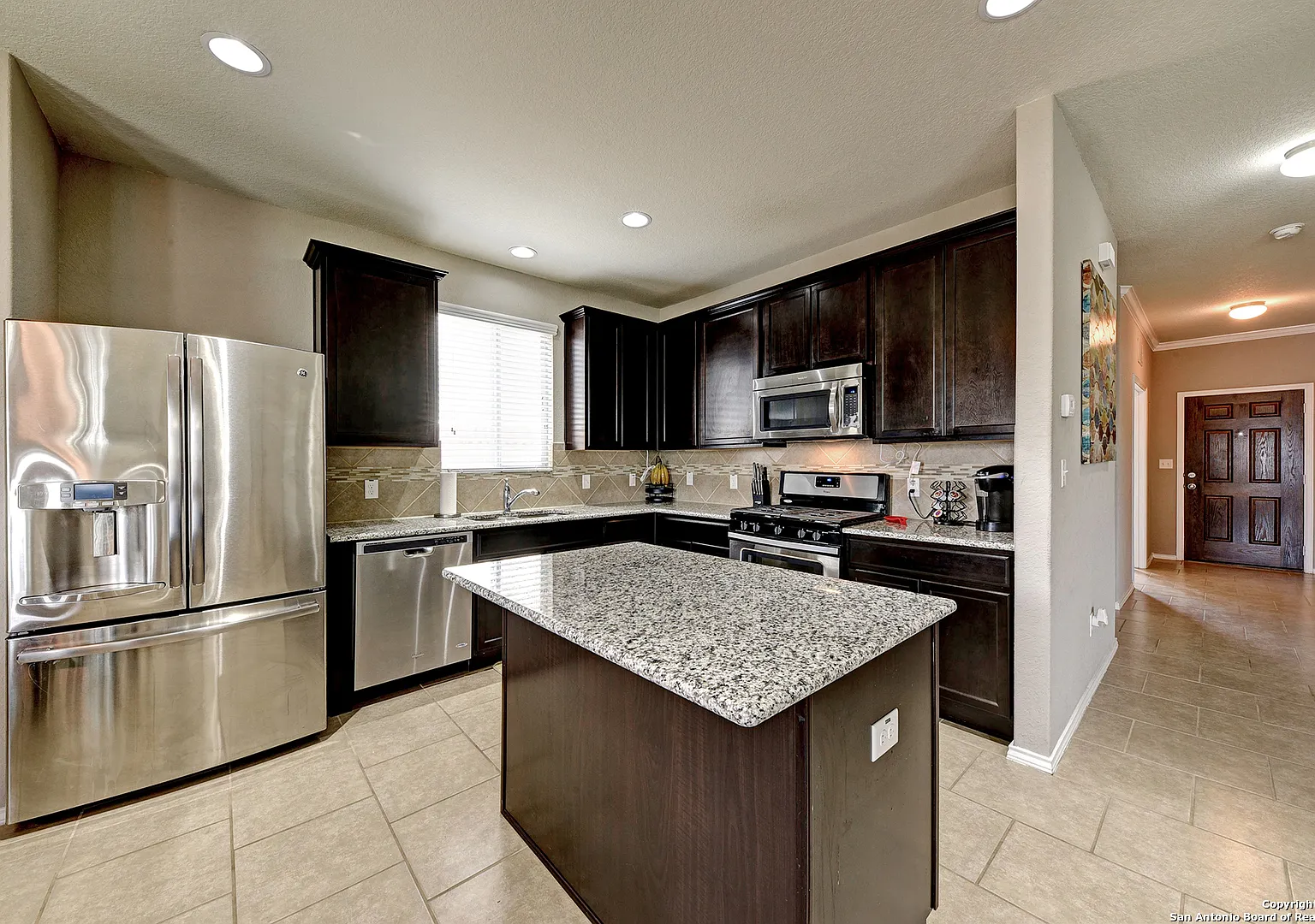 3 bed, 2329 sqft, $2,400 — Photo 4
