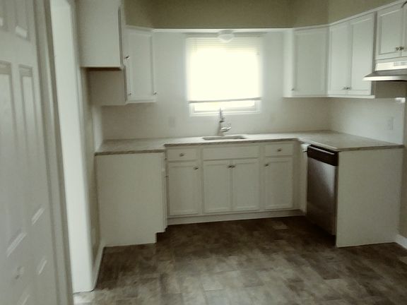 3rd image of 57 Steele Cir