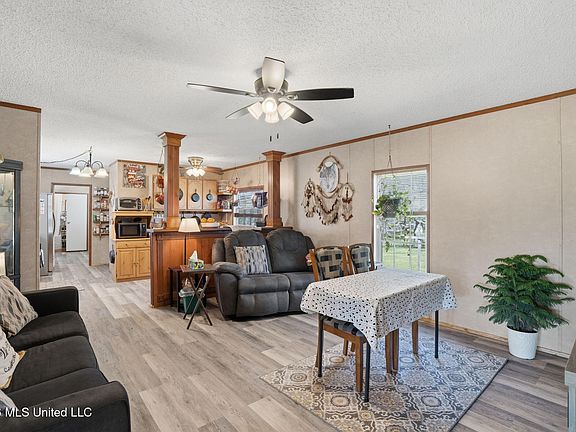 4th image of 2153 Allen Ln
