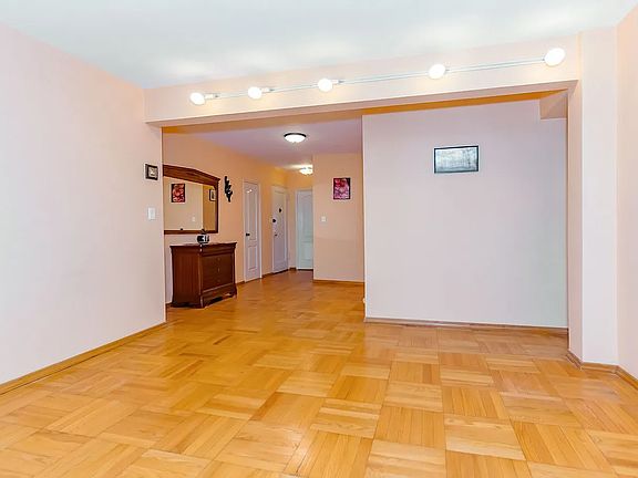 5th image of 620 W 239th St APT 5C