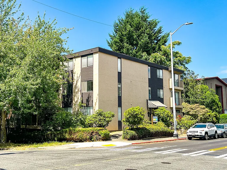 Twin Cedars Apartments — Photo 25