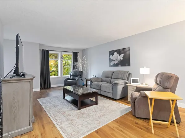 2311 Mills Rd #201, Sidney, BC V8L 2C3