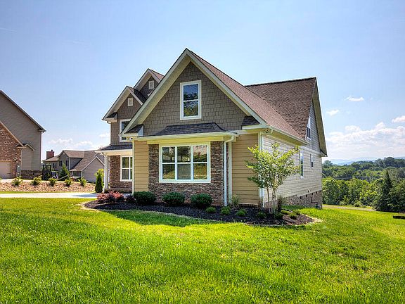 4th image of 924 Montgomery Ln