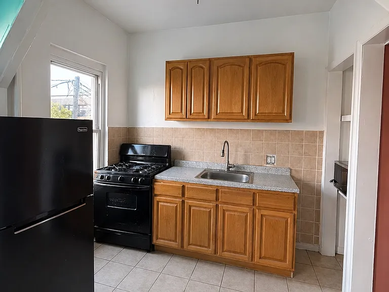 837 Jennings St — Photo 3