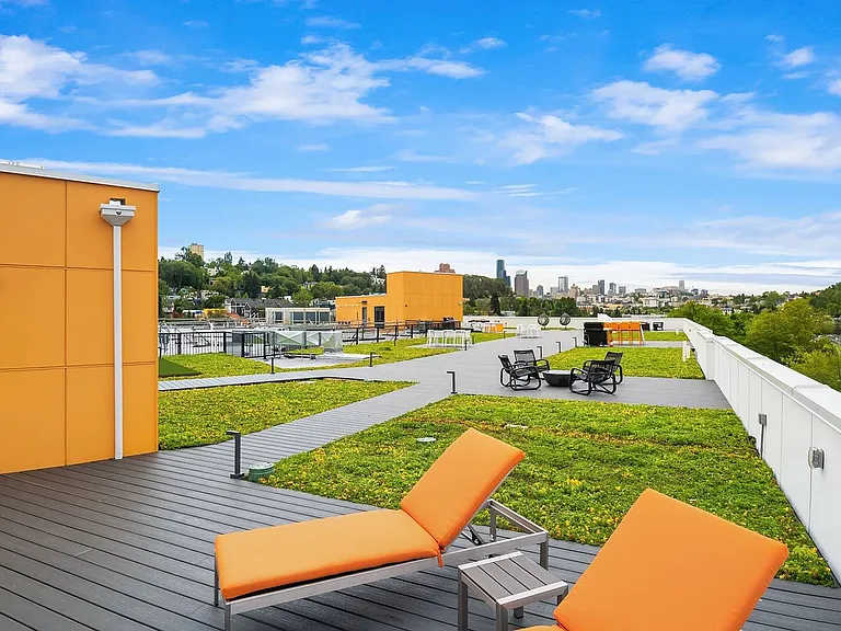 Rooftop Lounge 7