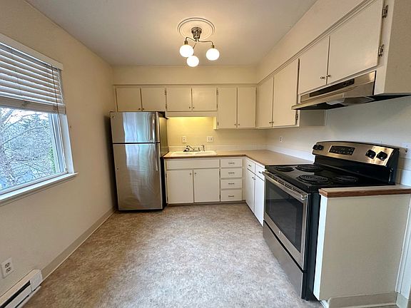 3rd image of 22923 SW Pine St APT 3