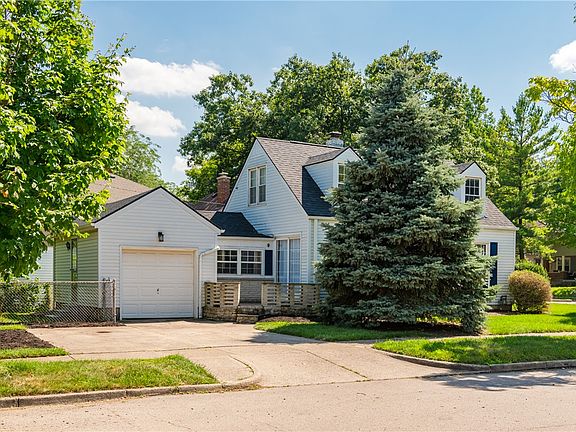 3rd image of 2000 Shroyer Rd