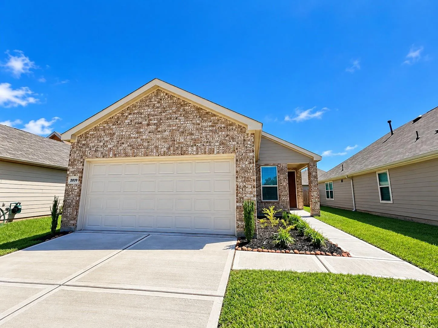 3 bed, 2.0 bath, 1409 sqft, $1,800 — Photo 2
