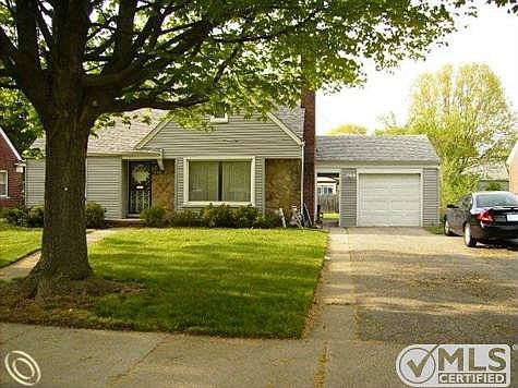 18430 westhampton-front view 003