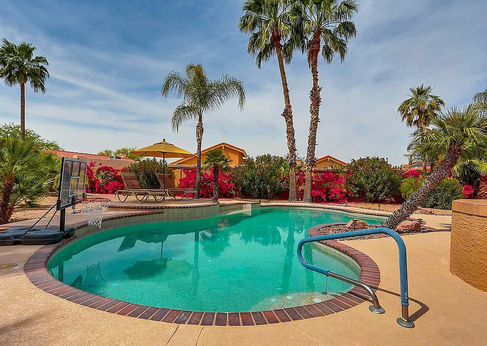 Pool and Paradise yard space