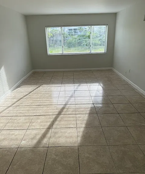 151 SE 6th Ave #16 — Photo 3